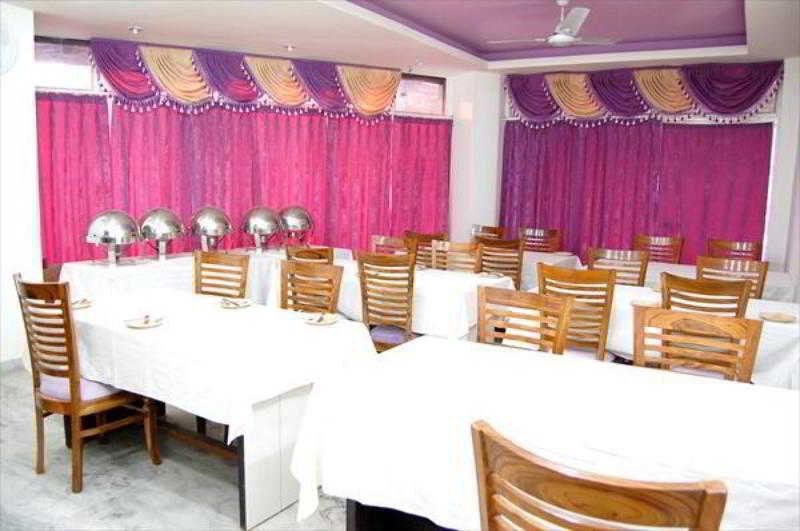 Hotel Karat 87 Inn New Delhi Exterior photo