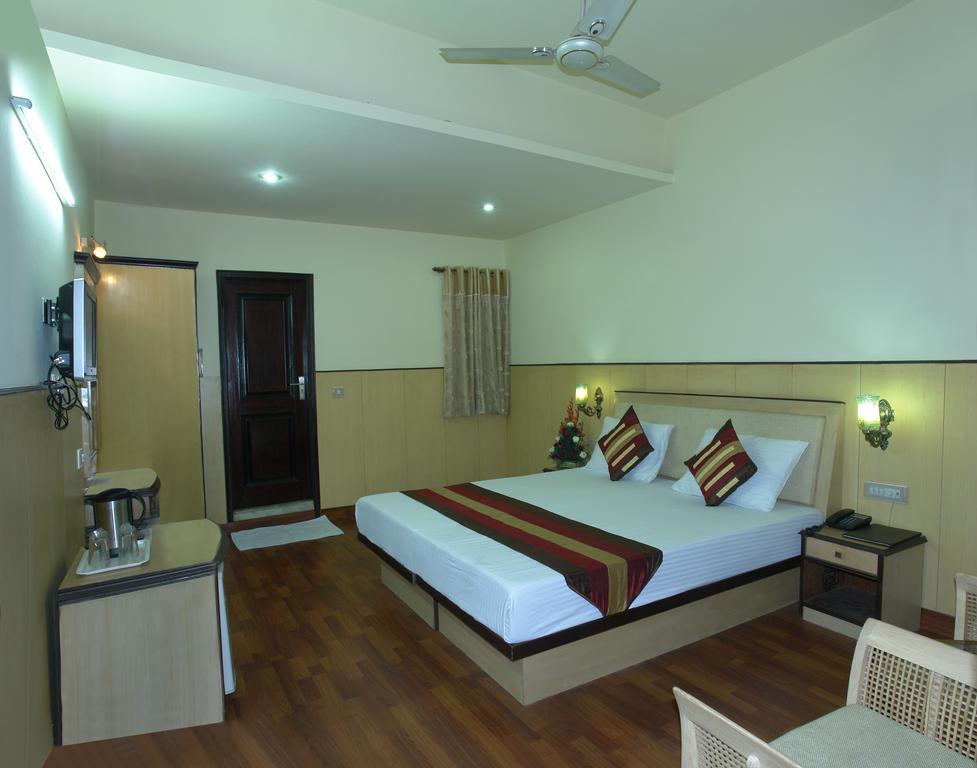 Hotel Karat 87 Inn New Delhi Room photo