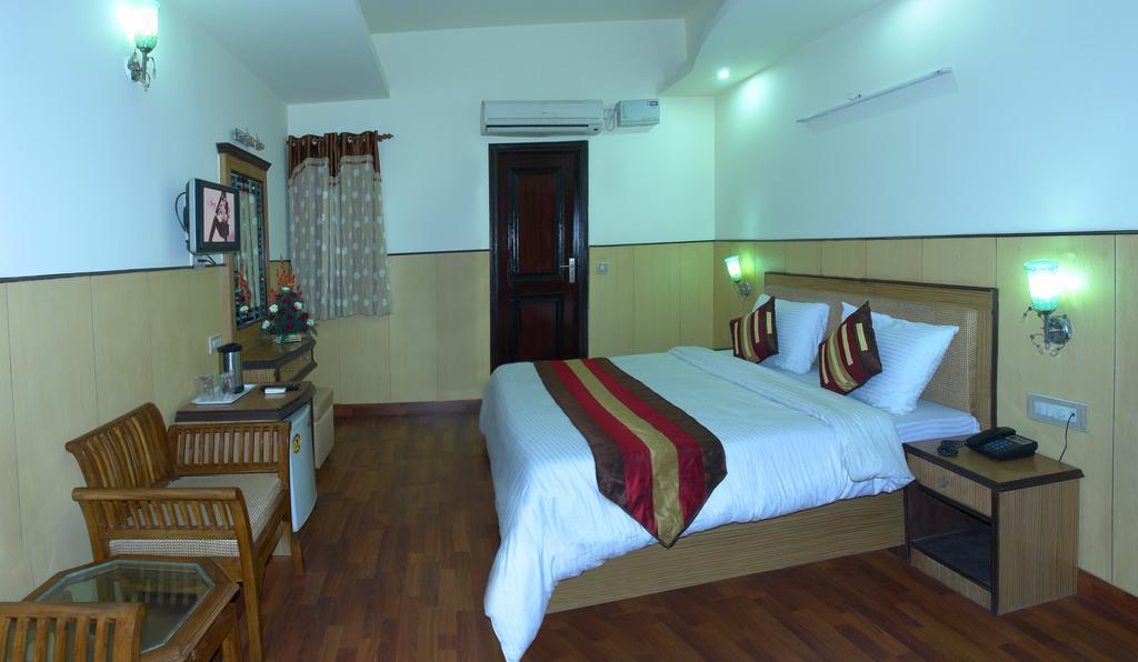 Hotel Karat 87 Inn New Delhi Exterior photo