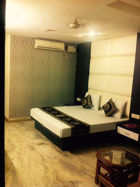 Hotel Karat 87 Inn New Delhi Exterior photo